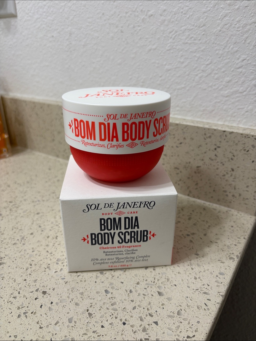 Sol de Janeiro Bom Dia Body Scrub Cheriosa 40 - Red and White Jar